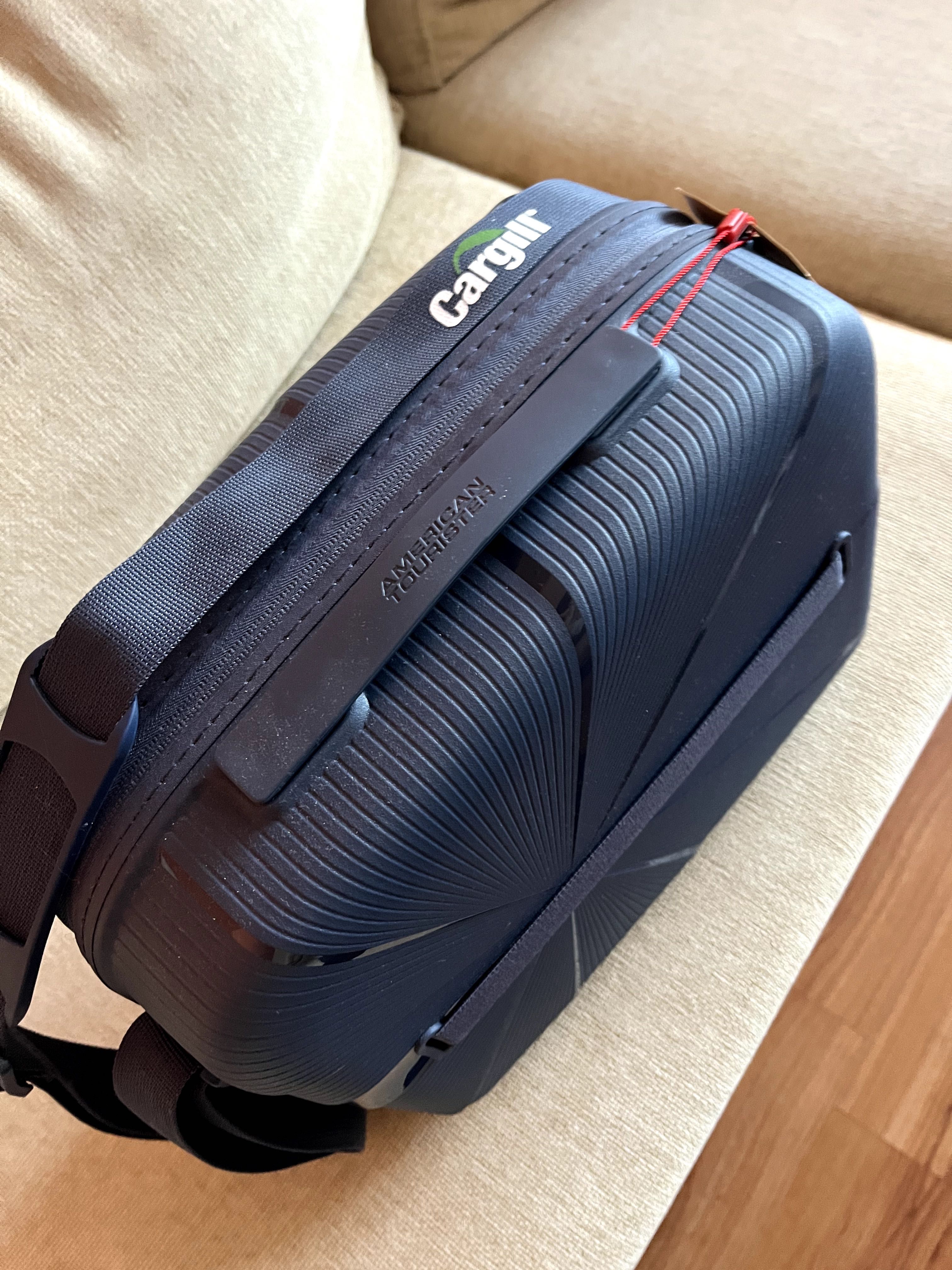 Нов оригинален куфар American Tourister (beauty case)