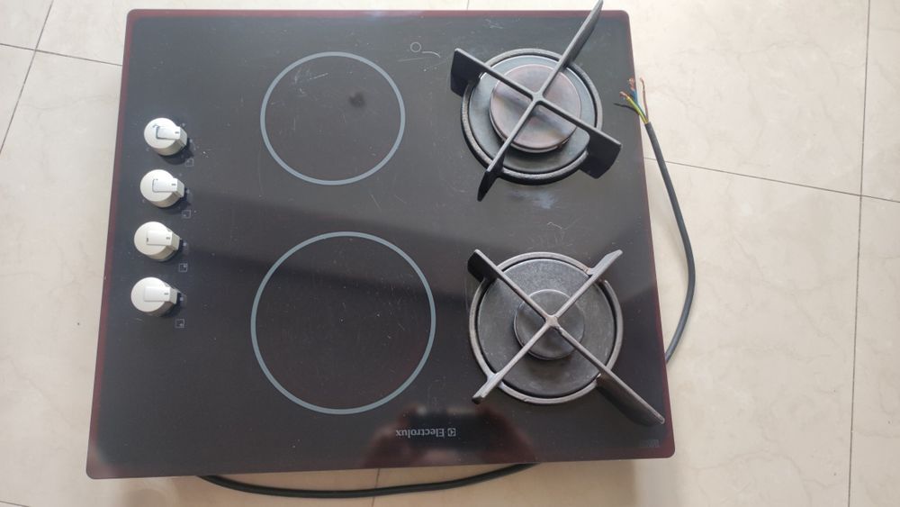 Комбиниран плот - газ -керамик  Electroluxа