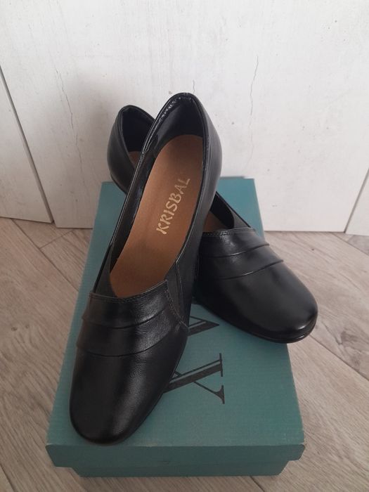 Продам туфли новые