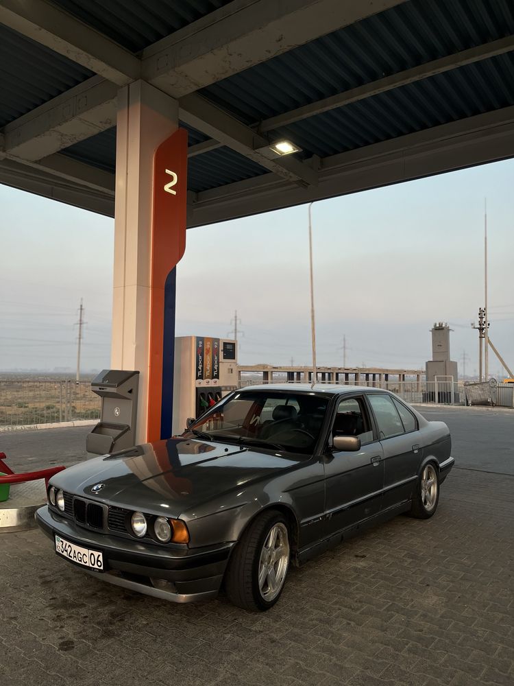 BMW E34 срочно в городе