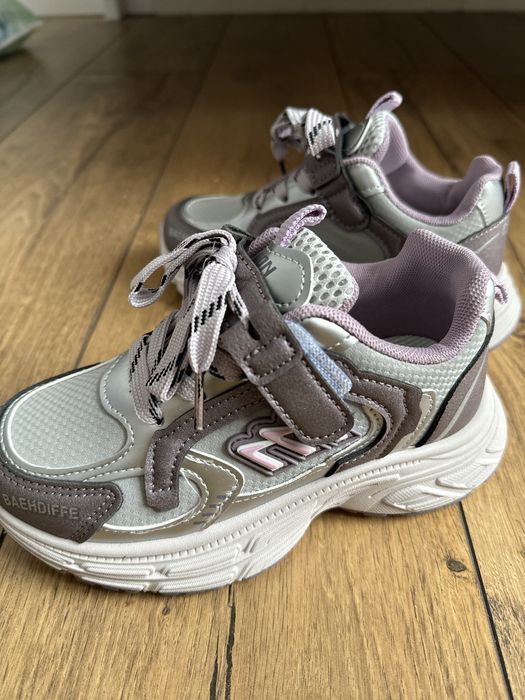 Детские кроссовки