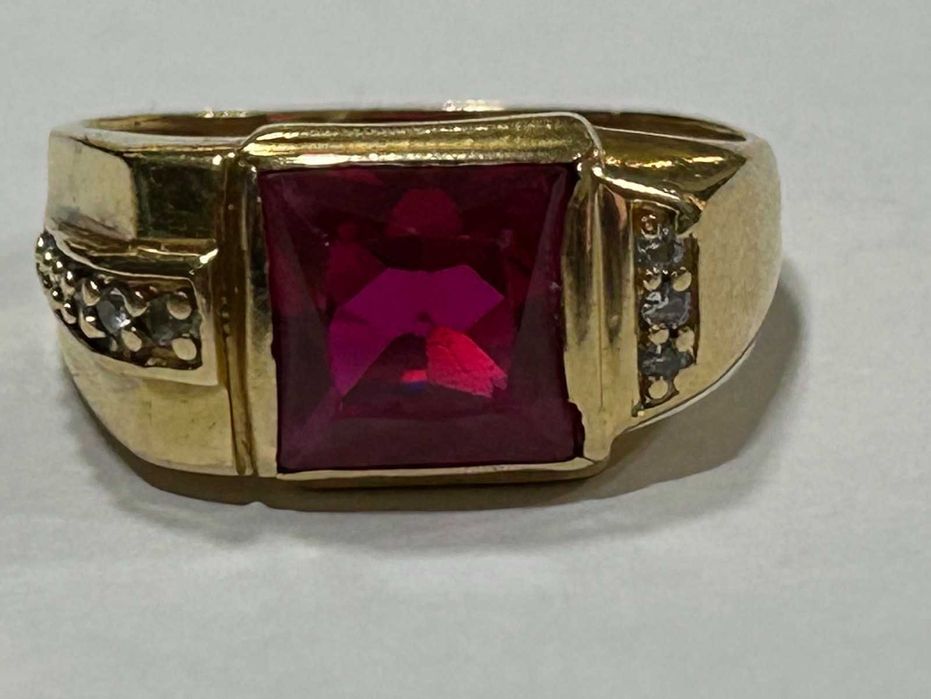 Златен пръстен 14 К 585/ 7,06 гр.