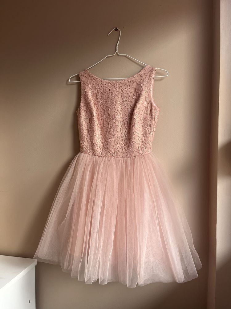 Розова рокля Junona с тюл
