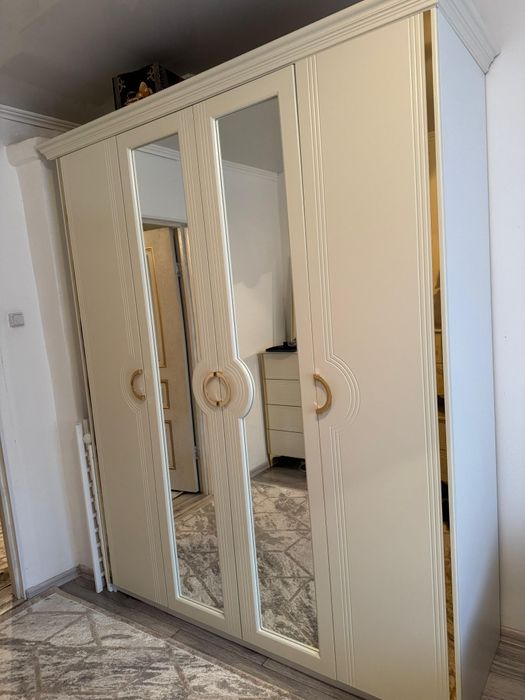 Спальный гарнитур, кровать, шкаф, 2 тумбочка, камод с зеркалом