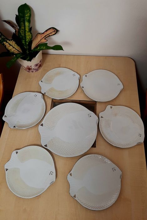 Vand set farfurii pentru pește