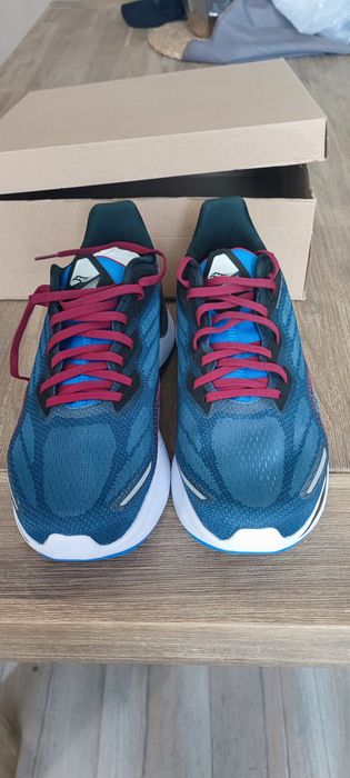 нови SAUCONY endorphin shift 2 стелка :29см..