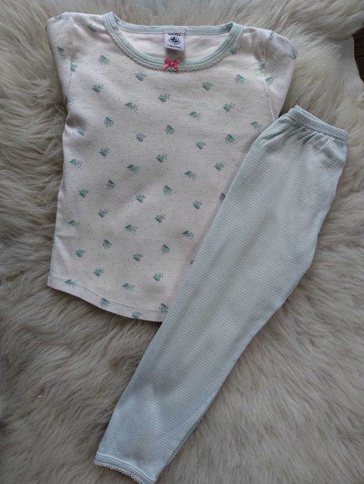 Продавам лот бодита и пижами Petit Bateau 95