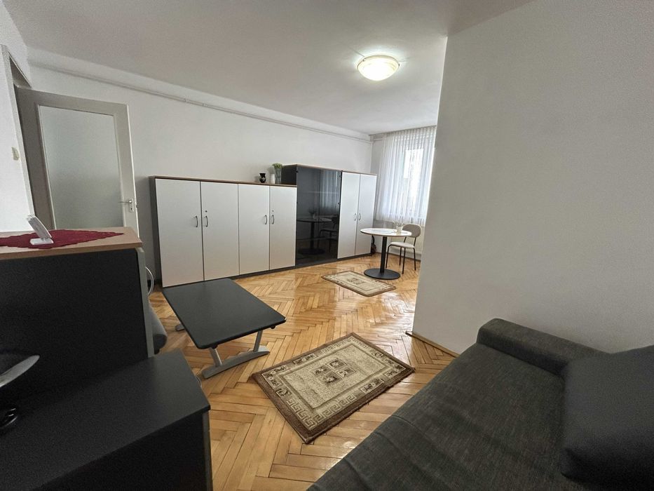 Ultracentral, inchiriez apartament cu o camera, mobilat si utilat