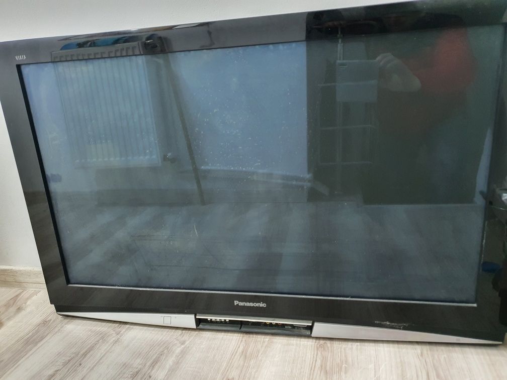 Vand televizor Panasonic diagonala 140.pret 850 lei