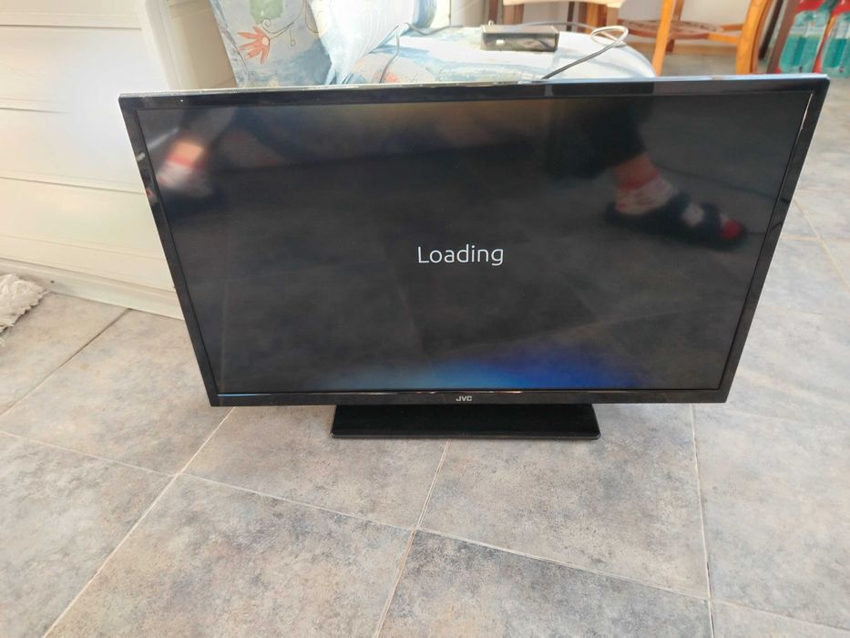 Телевизор JVC, 32инча, лед,2бр,Нео 24инча,1бр Metz 32инча с интернед