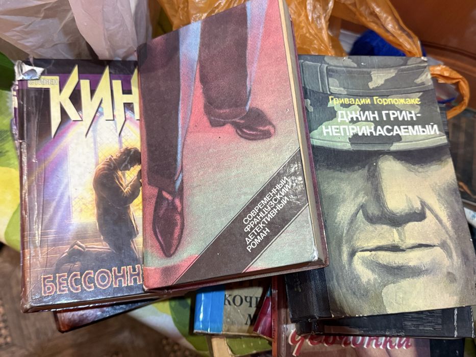 Отдам детективы 14 шт