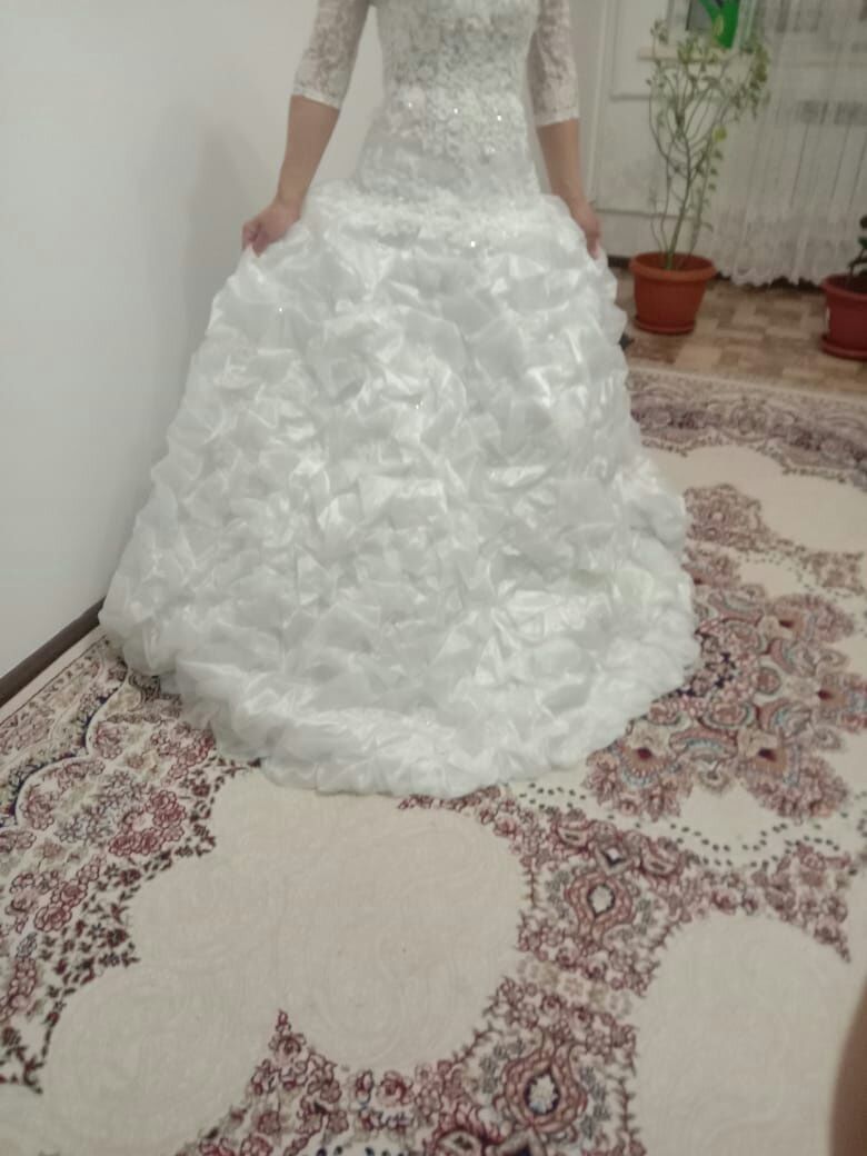 Срочно !    Продам  свадебные платья за  10000тг.