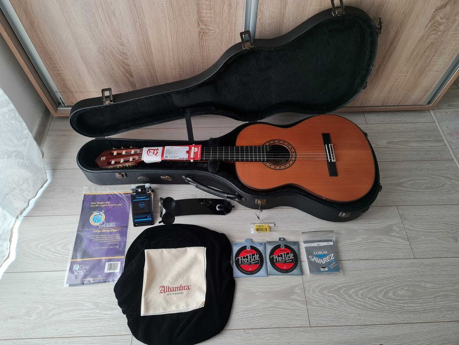 Chitară clasică ALHAMBRA 10 PREMIER + Cutie + Accesorii gratuite