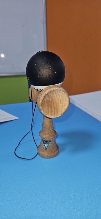 Vând kendama krom pop rubber black