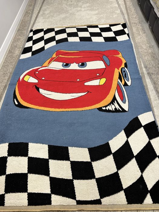 Продам ковер в детскую, размером 1,6*2,3 м