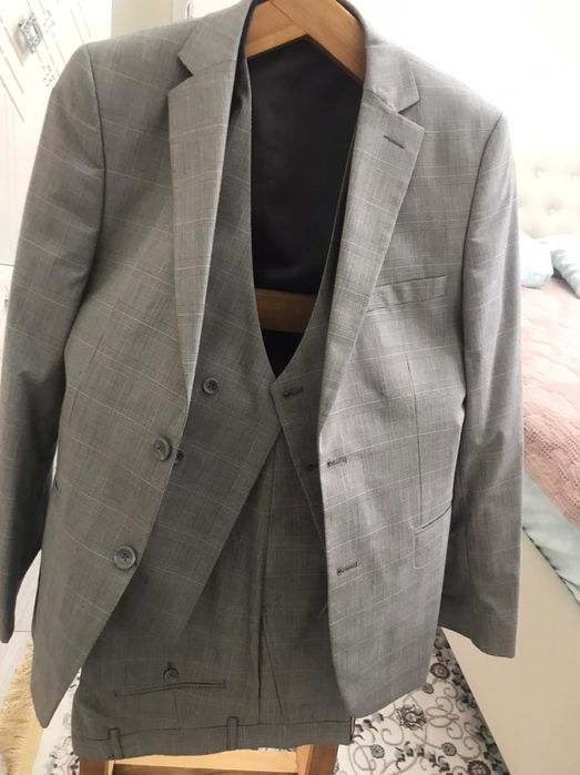 Распродажа костюмов