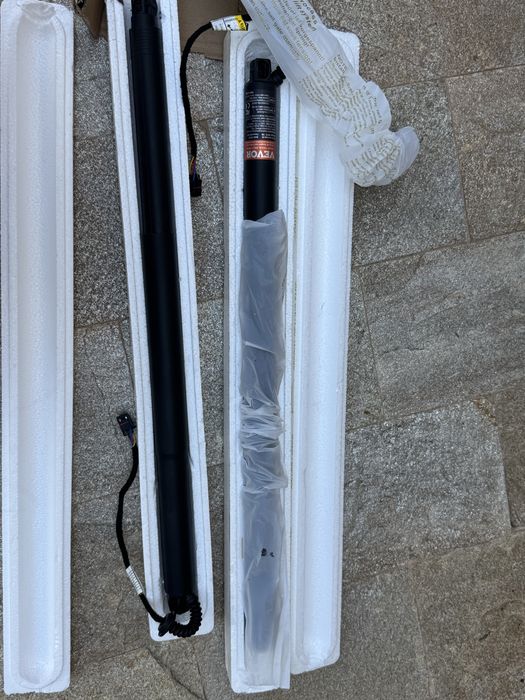 Електрически амортисьори багажник шкода