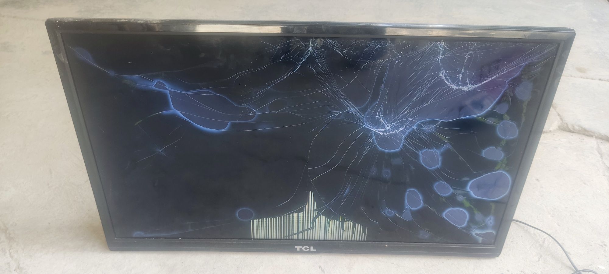 Televizor TCL ekran ketgan