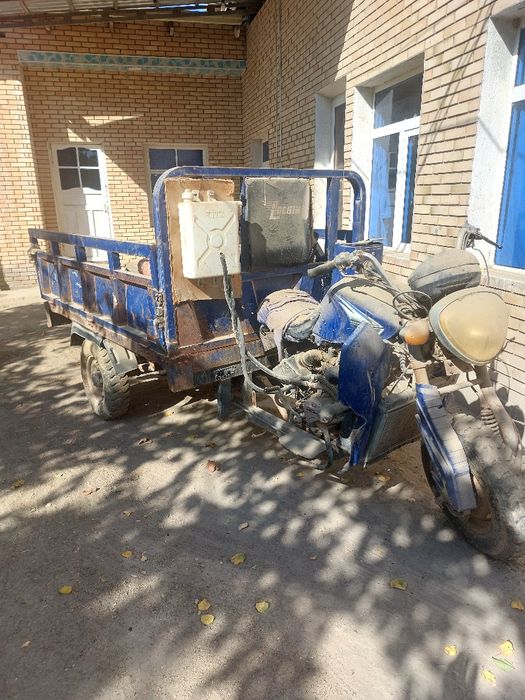 Муравей мотоцикл сотилади. Бензинда юради. Камрок усталик иши бор. Сам