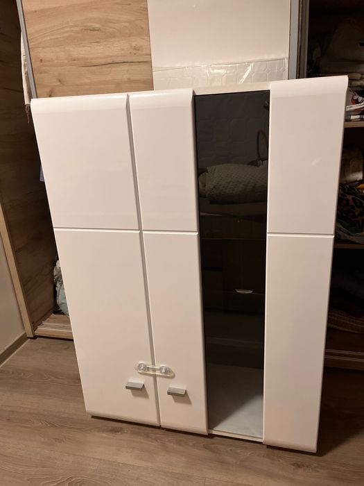 Se vinde dulap biblioteca Alb Lucios