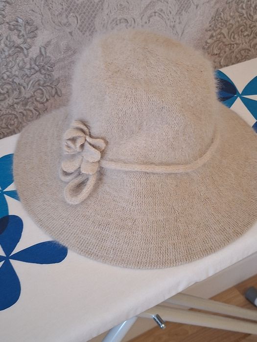 Palarie  de  dama  din  lána