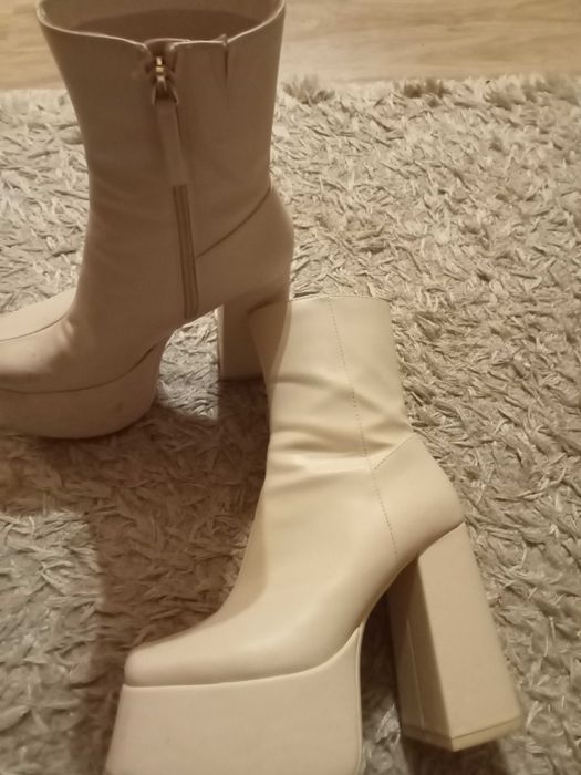 Cizme crem 37 f comode