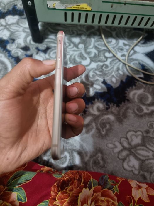 iPhone 8 Xotirasi 64 talik sotiladi 1Mln kami bor . Abmenga ham bor