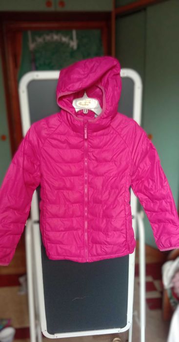 Легкая куртка на девочку лет 6-7