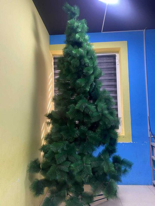 Yangi yil archasi sotiladi