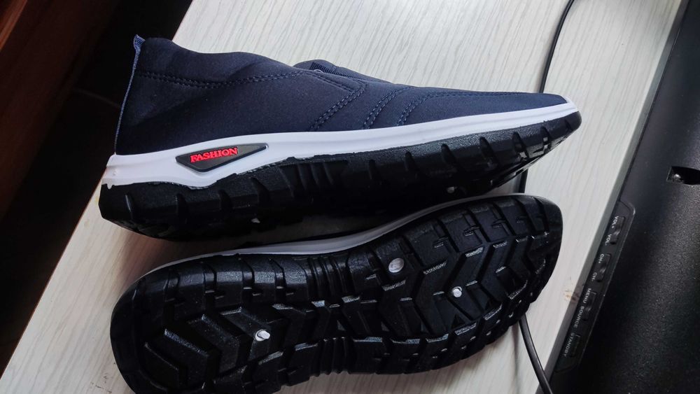 Нови сникери 42 номер