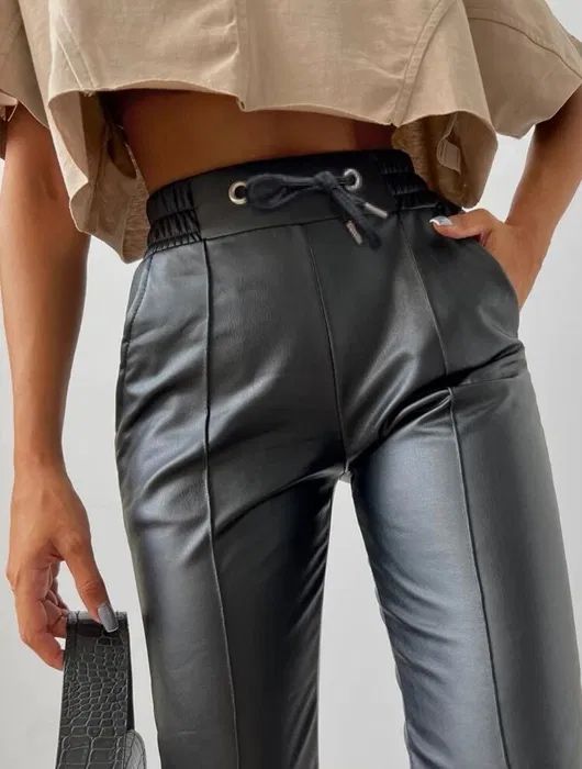 Pantaloni piele ecologică