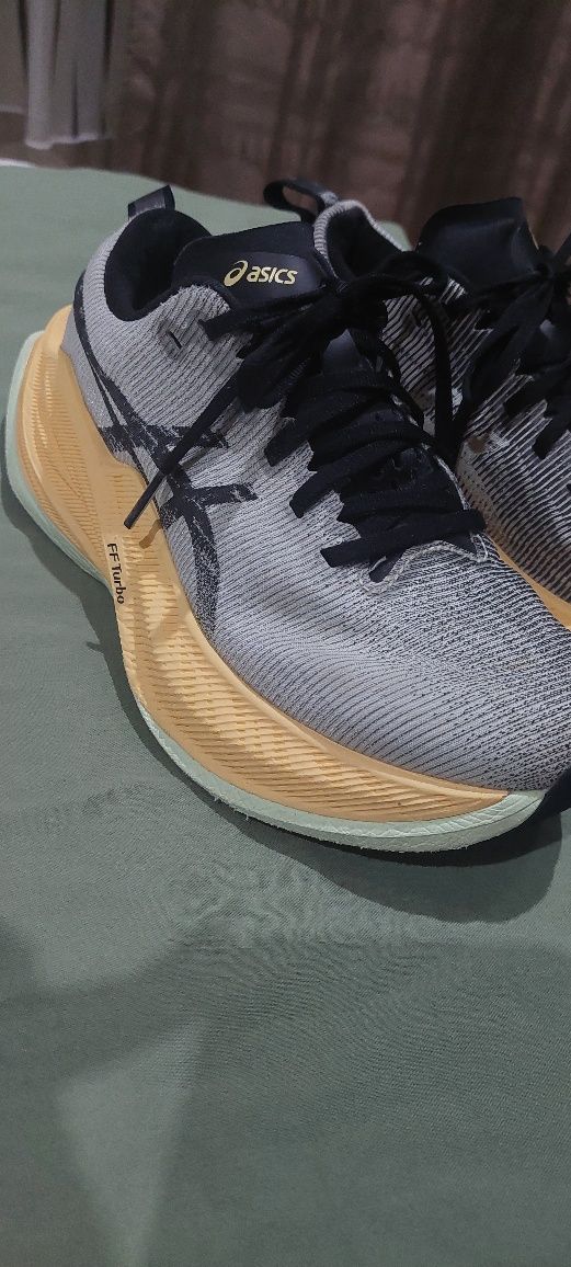 Маратонки ASICS 36н.