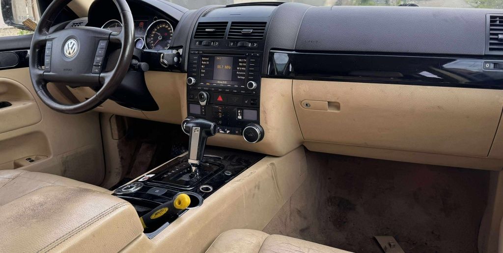 Dezmembrez touareg 30d automata