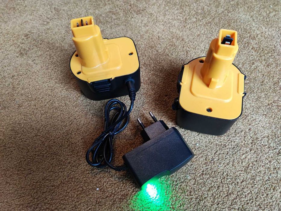 Li-Ion Baterie 12V (3Ah) cu încărcător pentru DeWalt