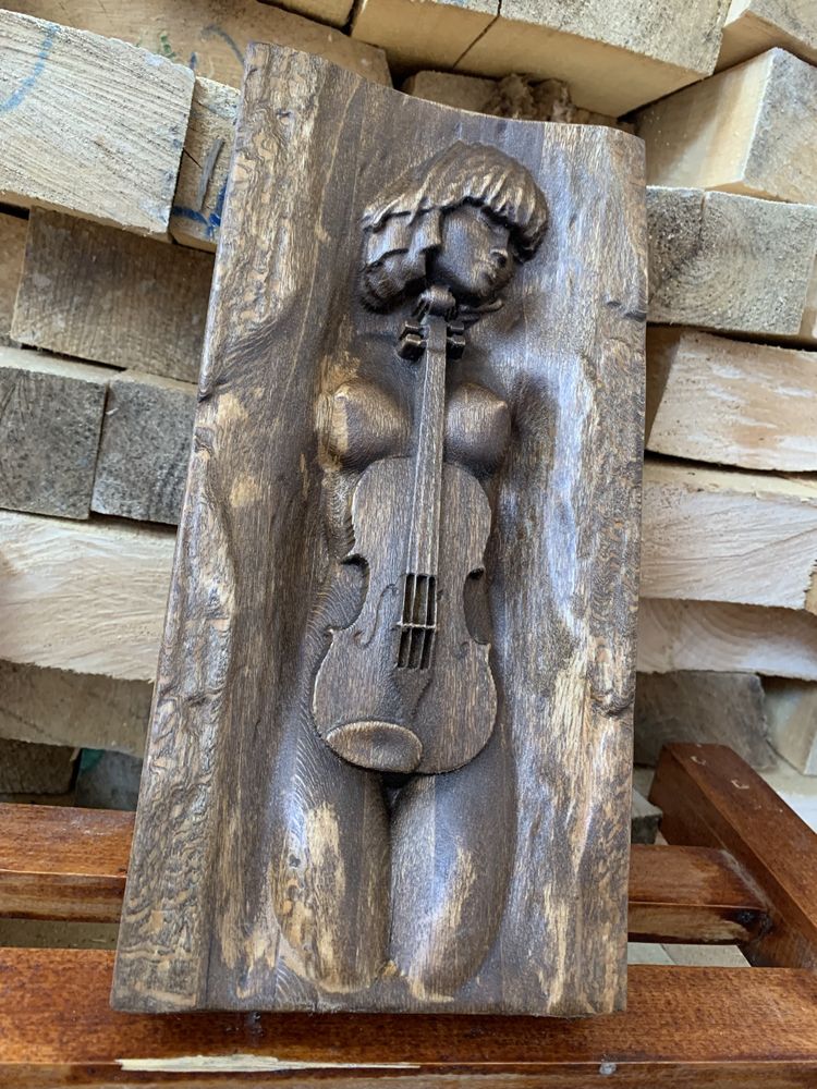 Дърворезба пано “Жена”