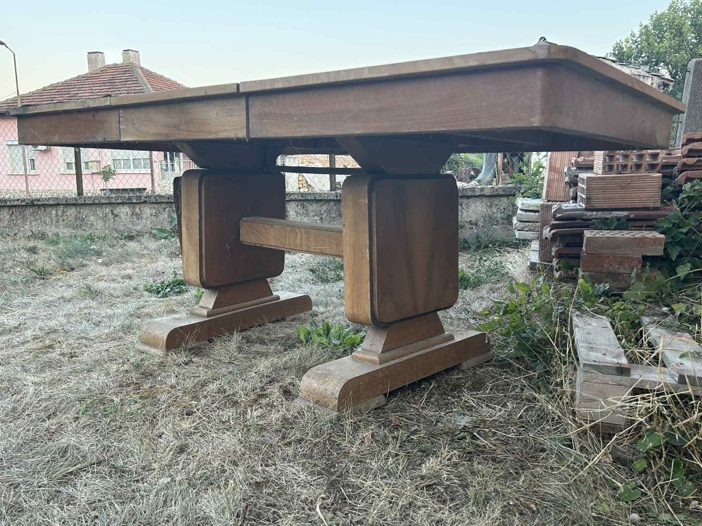Много стара разтегателна маса