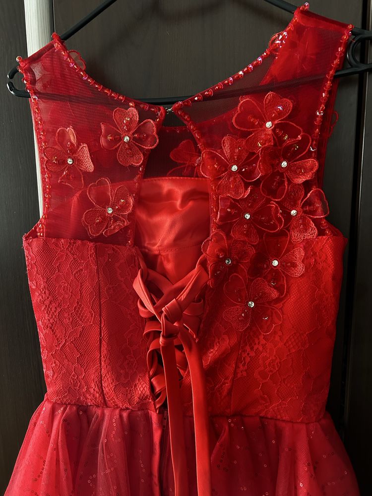 Rochie eleganta din dantela deosebita si paiete noua