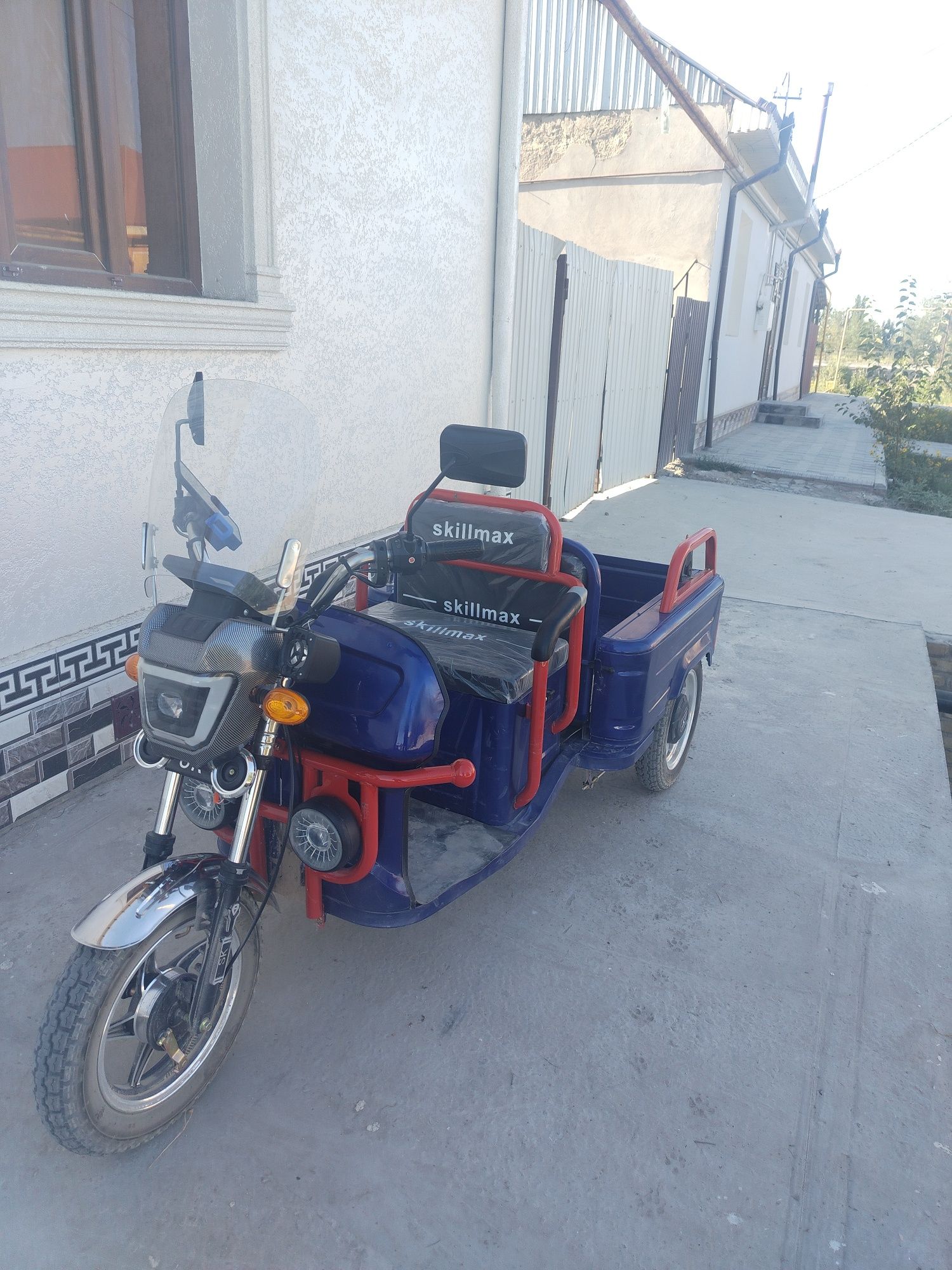 Mototsikl ayol kishilar uchun va yoshi kattalar uchun juda zor