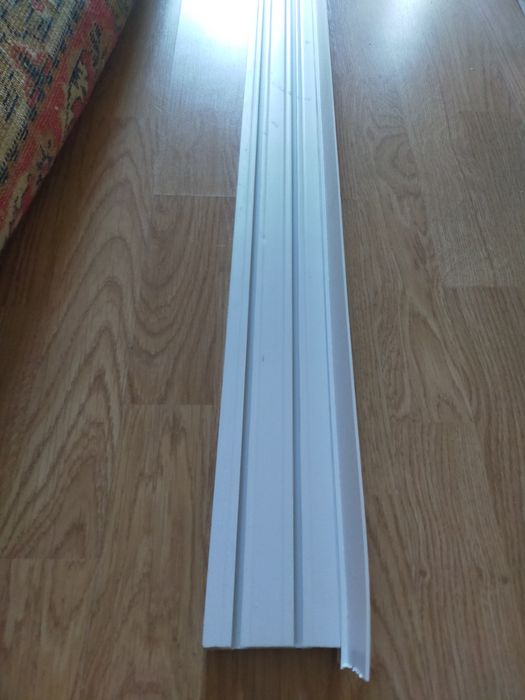 Карниз потолочная 2,8 м новый