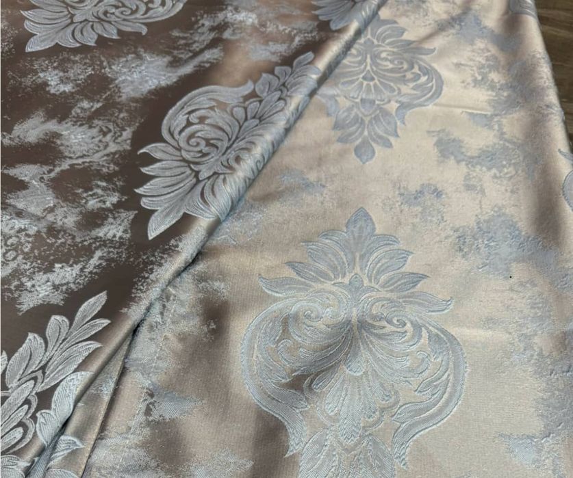 Vând draperie model baroc