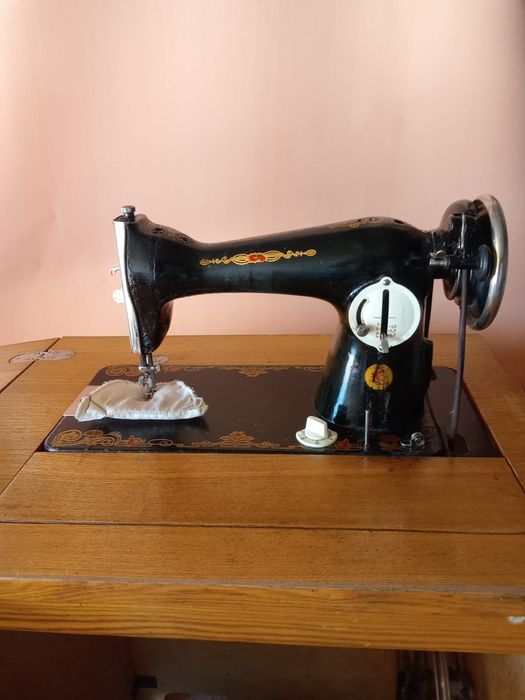Швейная ножная машинка