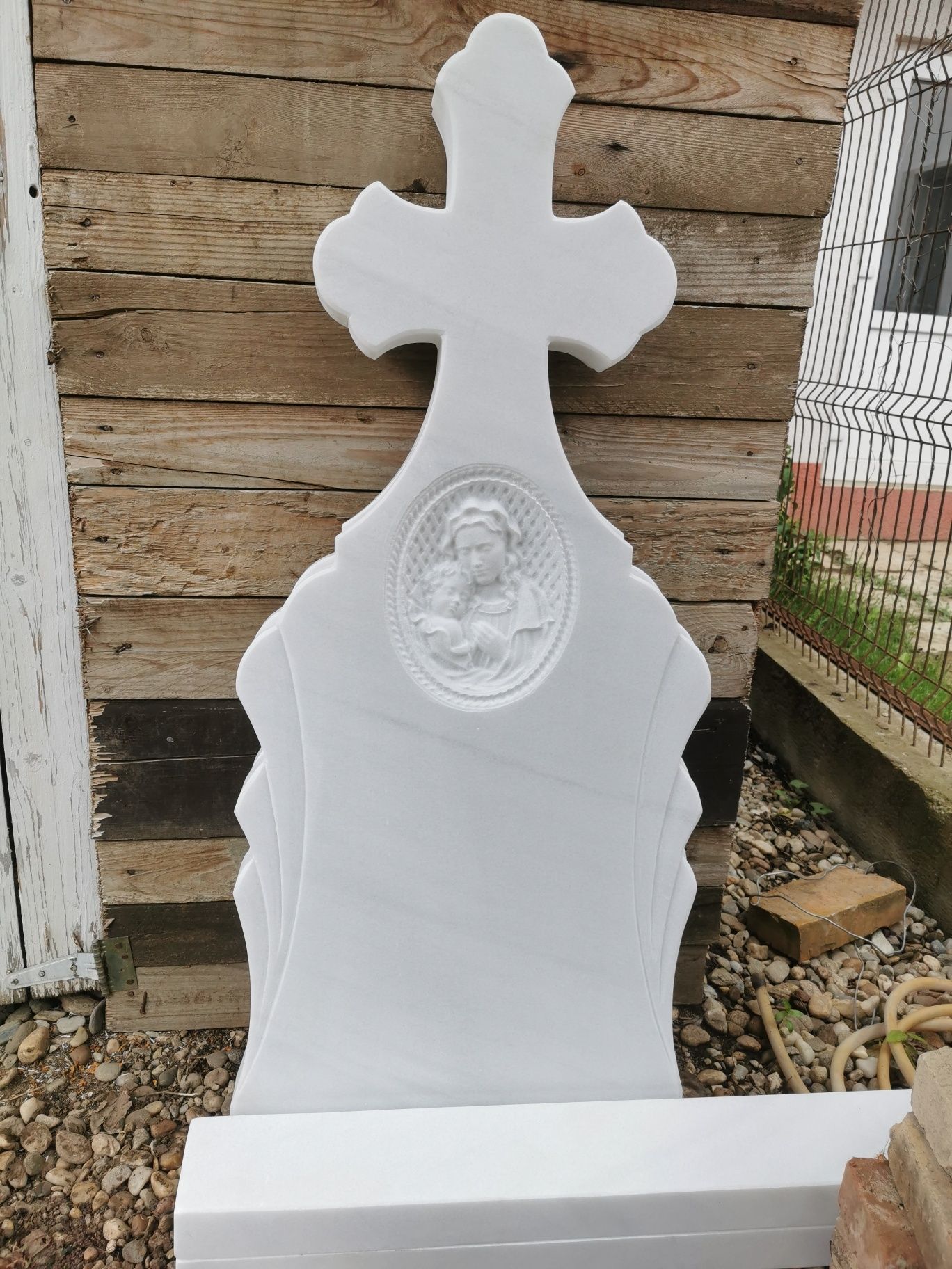 Monumente funerare Marmura!! Cruci marmura!