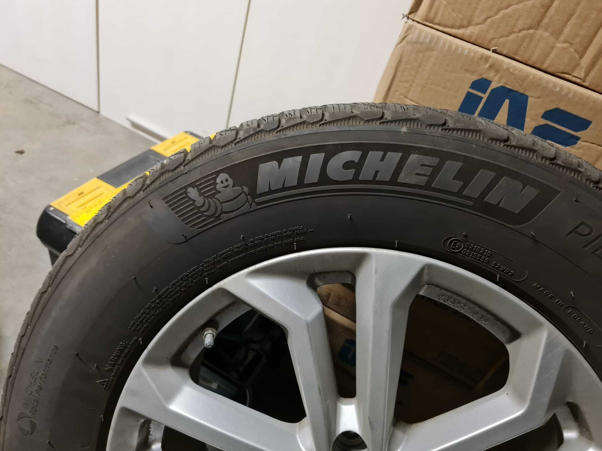 Jante aliaj DEZENT SILVER 18 cu anveloape Michelin alpin 5 255/60 R18