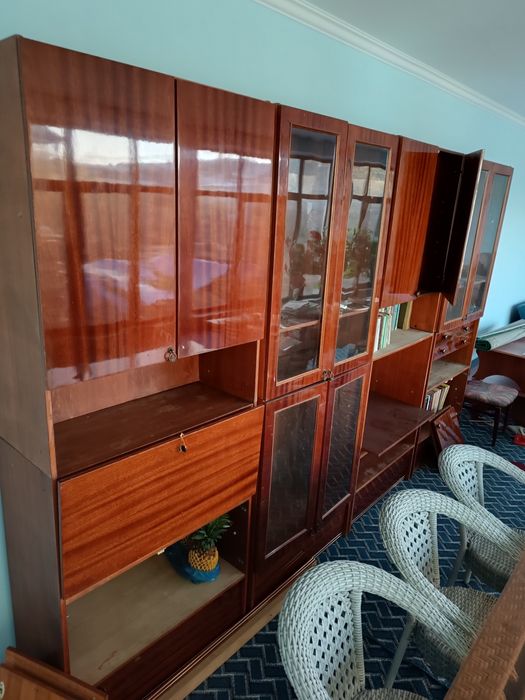 Стенка срочно сотилади