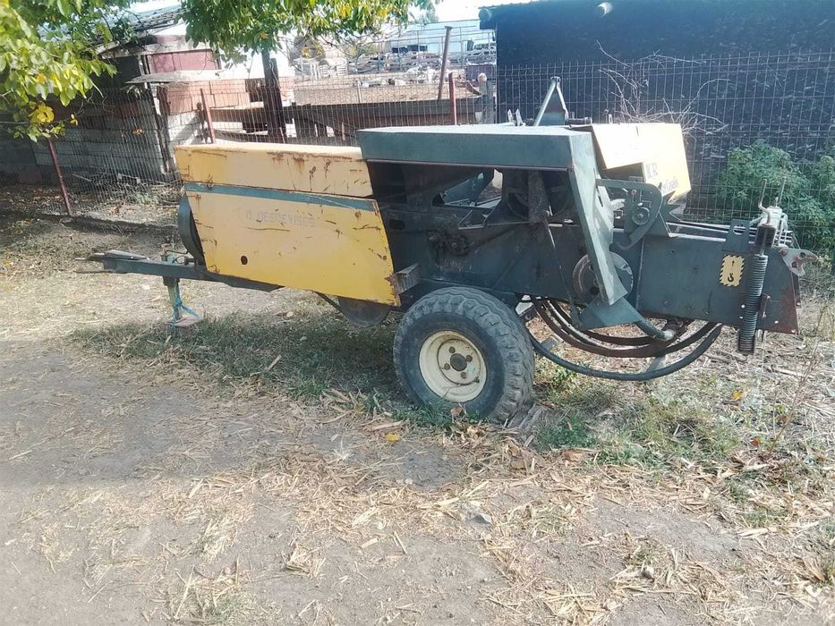 Vând presă de balotat și combinator