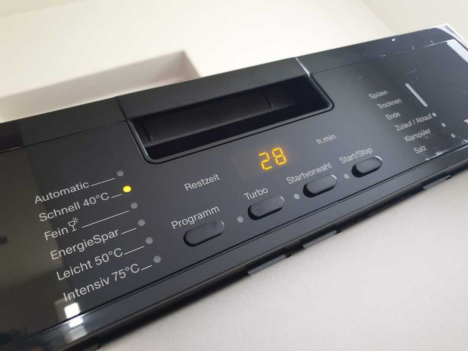 45см - Черно Miele Съдомиялна - 9 Комплекта - Частично Вграждане Тясна