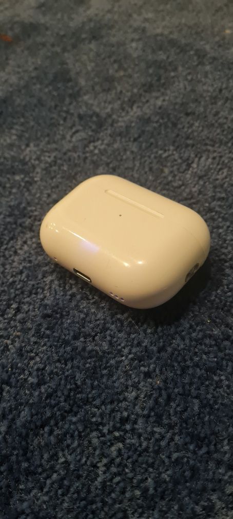 Airpods Pro със зарядно за айфон