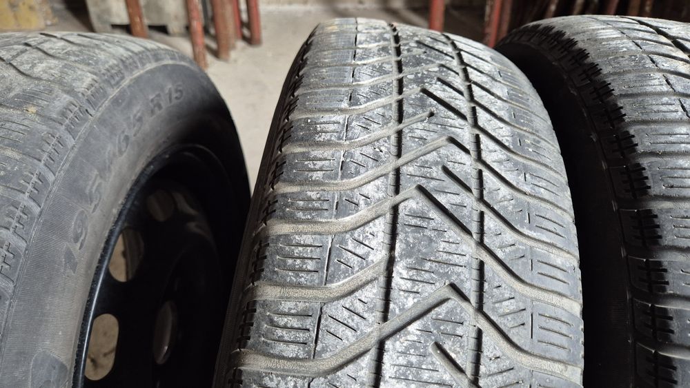 195/65 R15 set 4 anvelope iarna Megane 3 cu jante din otel