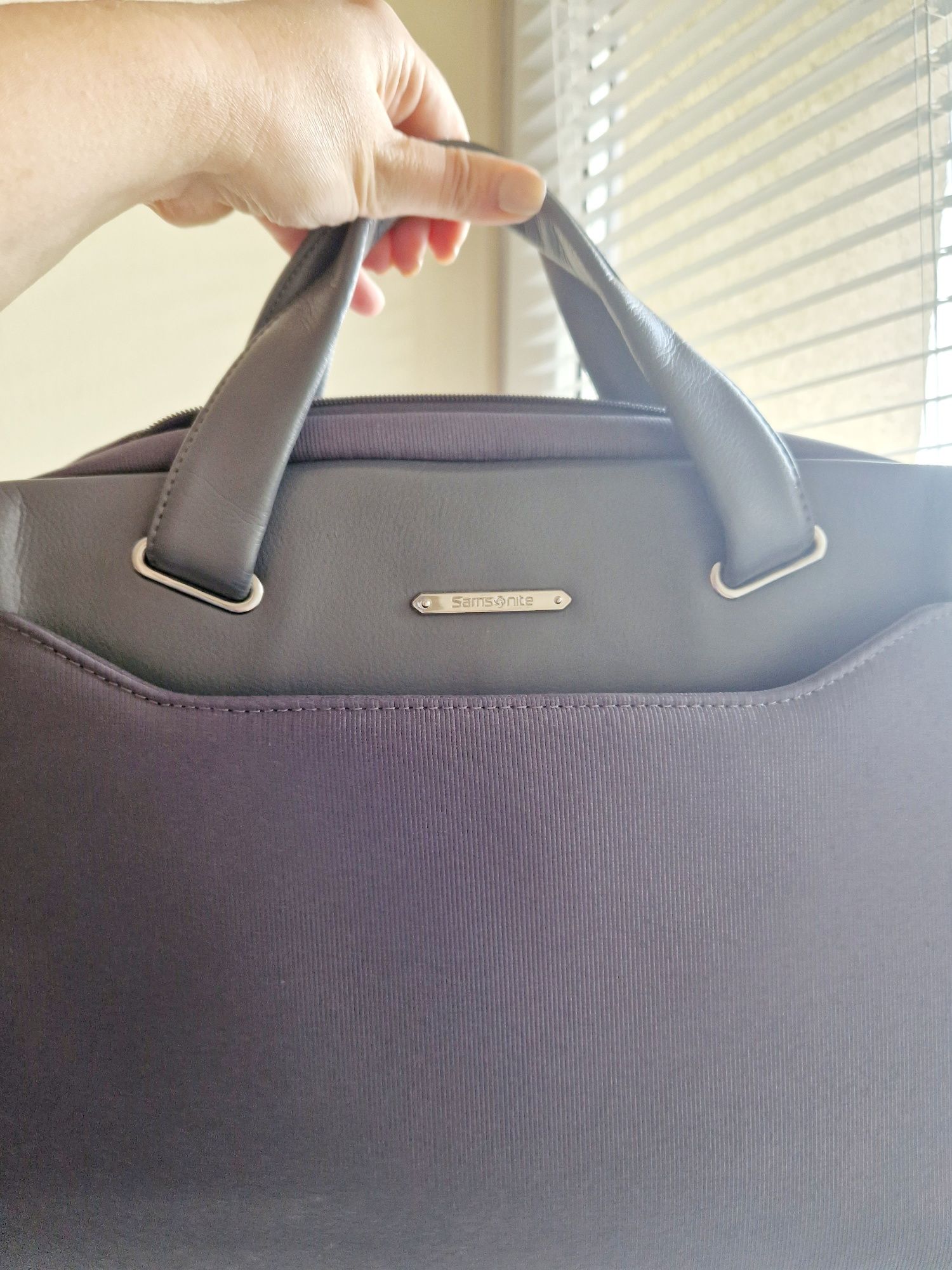 Чанта за лаптоп Samsonite с отвор за дръжка за куфар
