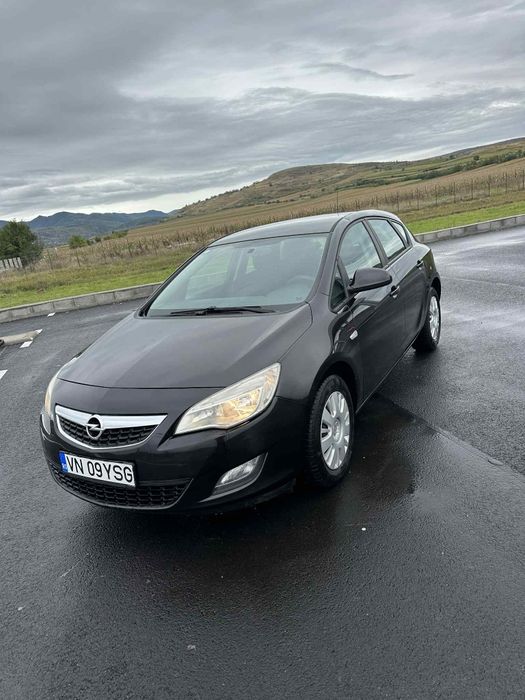 Vând Opel Astra J